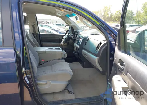 2010 Toyota Tundra Grade 5.7L V8 z USA, uszkodzony, nr VIN 5TFUW5F18AX144529